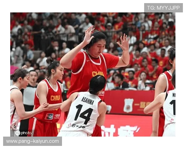 中国女篮热身赛连胜，年轻内线崭露锋芒